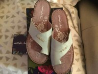 moshulu avon sandals